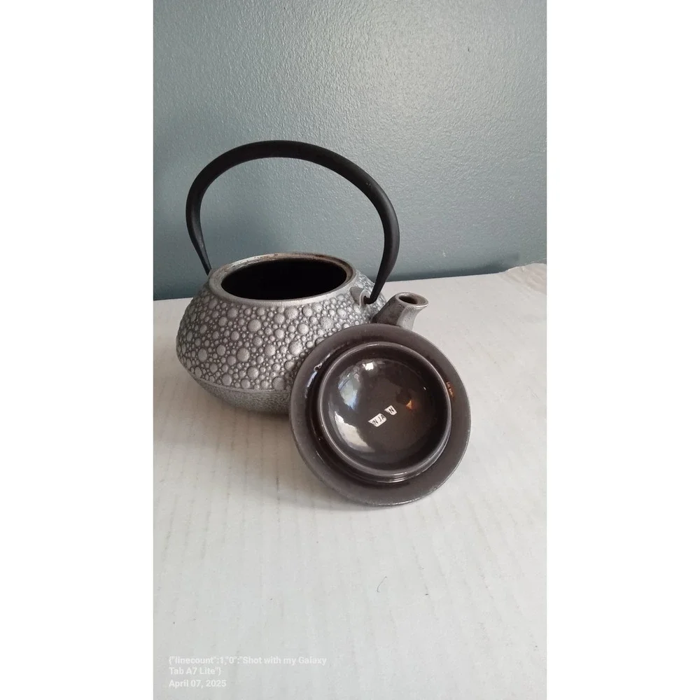 Silver Teapot with Black Handle Textured Bubble Design‎ Tea Pot Kettle
